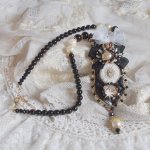 Vintage Sacred Black Haute-Couture-Halskette, bestickt mit Swarovski-Kristallen, Organzaband und Miyuki-Rocailles